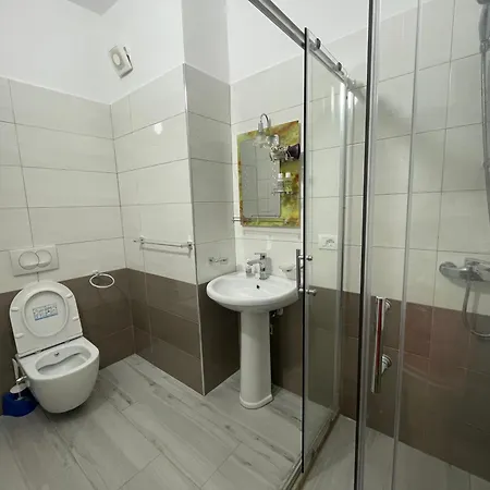 B&e Golem (Tirana)